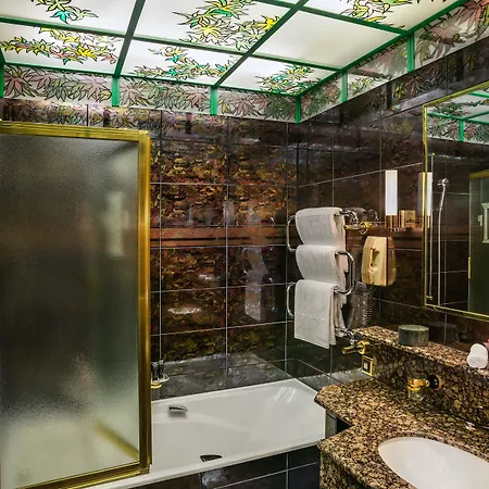 Palace Ξενοδοχείο 5*